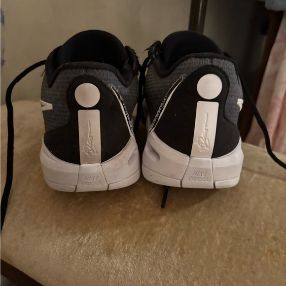 Nike Black and White Women's Sneakers - Picture 4 of 9